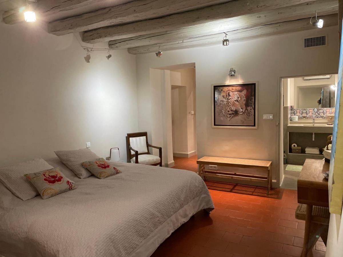 Ermitage Notre Dame De Vacquieres Bed & Breakfast Noves Bagian luar foto